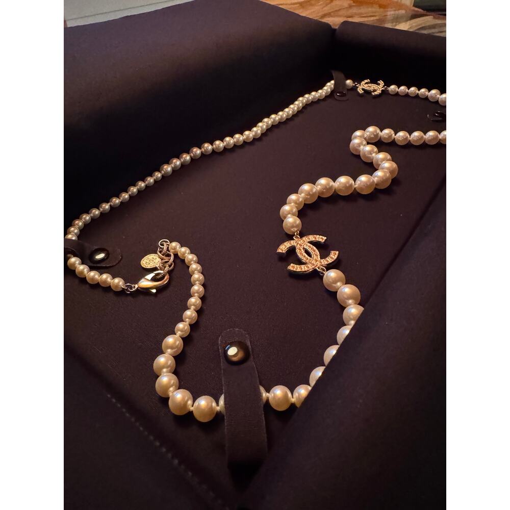 2025 Chanel Classic Pearl Necklace - Picture 4 of 8